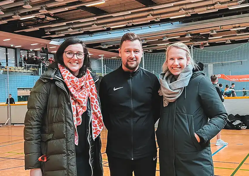 Markus von der Soccerliga gemeinsam mit Katja und Caro vom VKS